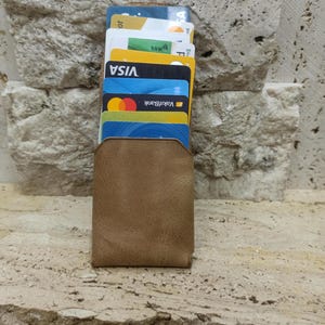 Minimalistische leren kaarthouder, handgemaakte slanke portemonnee, kalfsleer creditcardhouder, RFID-vrije portemonnee, cadeau voor mannen, reiskaarthoes