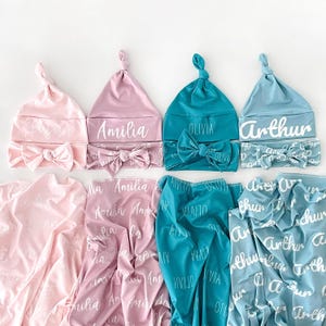 Manta personalizada para bebé / Nombre personalizado con fuente moderna / Accesorio fotográfico para recién nacidos / Regalo para baby shower / Envoltura de algodón orgánico
