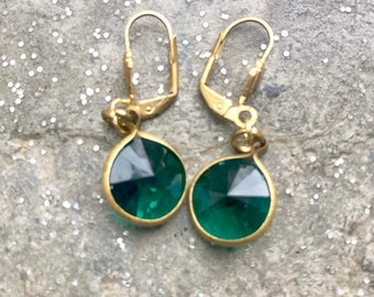 Emerald Green Glass Drop Earrings, Round Green Gem & Gold Tone Dangle Earrings, Faceted Rivoli Green hook earrings, Vintage Components