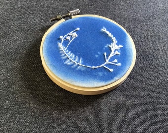 Embroidered Hoop Art Floral Wreath Small Botanical Sun Print Embroidered Wall Art Embroidery Hoop Art Blue & White Forever flowers Pressed