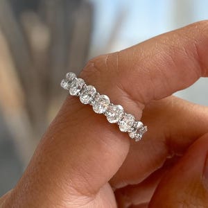 Oval Cut Lab-Grown Diamant oder Moissanit Ehering - 14K Gold Single Prong Brautring