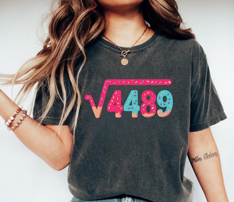 T-shirt Humour Geek Mathématique – Racine Carrée De 49 = 7 Ans – Idée Cadeau Anniversaire, Noël Pour Prof Ou Fan De Maths - 12