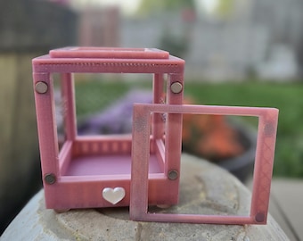 Enveloppe d'araignée sauteuse imprimée en 3D, irisée, 3 po × 3 po × 3 po.
