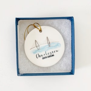 Charleston Ornament, Ravenel Bridge Ornament, Mt Pleasant SC, Weihnachtsverzierung, Charleston Geschenk, personalisiertes Geschenk, Urlaubsgeschenk, unter 25