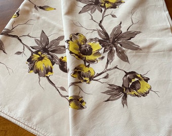 California Hand Prints Magnolias Tablecloth 52" x 46.5" VINTAGE by Plantdreaming