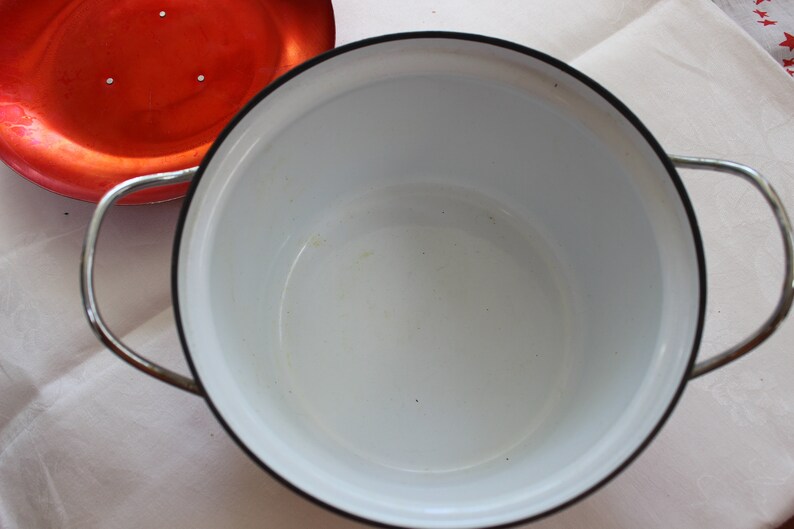 Cathrineholm Lotus Norway Red and White Enamel Dutch Oven 7.5 1960s VINTAGE by Plantdreaming
