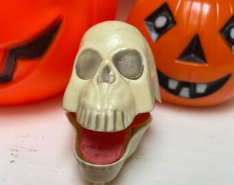 Halloween Skull Wind up Chattering Toy Mr Bones VINTAGE by