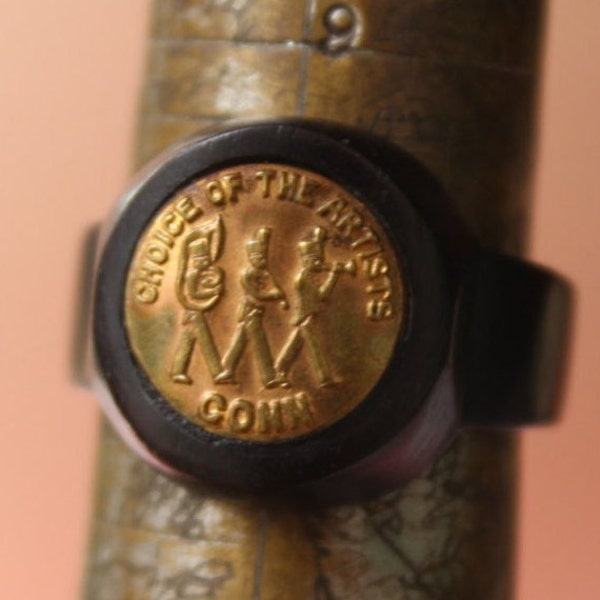 Bakelite Ring Advertising "Choice of the Artist CONN" Size 10 Black VINTAGE by Plantdreaming