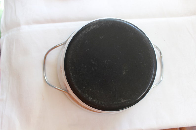 Cathrineholm Lotus Norway Red and White Enamel Dutch Oven 7.5 1960s VINTAGE by Plantdreaming