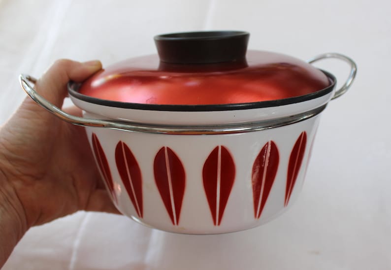 Cathrineholm Lotus Norway Red and White Enamel Dutch Oven 7.5 1960s VINTAGE by Plantdreaming
