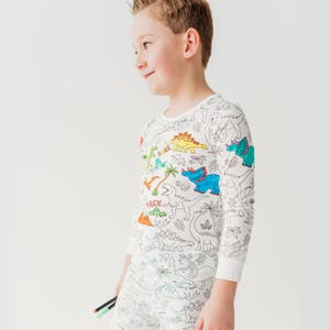 Dinosaur Coloring Pajama Gift Set for Kids - Bamboo 2-piece PJs with Permanent Fabric Markers, Creative Keepsake for Boys & Girls zdjęcie 1