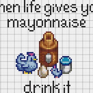 Puede incluir: Un diseño de arte de píxeles con el texto "when life gives you mayonnaise drink it". El diseño presenta un gallinero marrón, una gallina azul, un huevo blanco y un pájaro azul.
