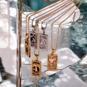 Colar de Cartas de Tarô - Rainha, Amante, Mágico, Pingentes de Lua - Joias de Aço Inoxidável Banhadas a Ouro 18K sem Manchas