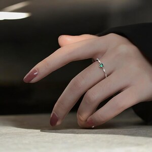 Dainty Ring -925 Sterling Silver 14k Gold-Plated Tail Ring for Women – Simple Design with Inlaid Emerald Zircon–Perfect Valentine’s Day Gift