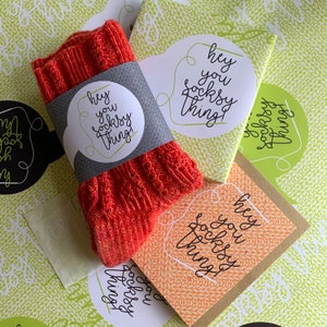 Socken-Geschenkset - Grußkarte, Geschenkpapier, Band für handgemachte Socken
