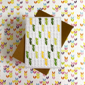 Tarjeta de felicitación de puntada de ganchillo - verde, blanco y gris