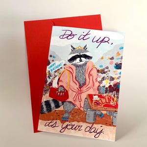 Carte d'anniversaire Trash Queen raton laveur