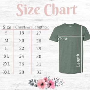 K&ouml;nnte beinhalten: Gr&ouml;&szlig;entabelle f&uuml;r ein T-Shirt mit Ma&szlig;en in Zoll f&uuml;r Brustumfang und L&auml;nge. Die Gr&ouml;&szlig;en umfassen S, M, L, XL, 2XL und 3XL.