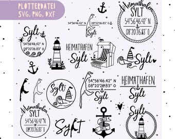 Könnte beinhalten: Ein Set mit 10 schwarzen und weißen digitalen Design-Dateien für Schneidemaschinen. Die Designs zeigen das Wort "Sylt" mit verschiedenen nautischen und Insel-Motiven, darunter ein Leuchtturm, ein Anker, ein Segelboot und ein Strandstuhl. Die Koordinaten für Sylt, Deutschland, sind ebenfalls in einigen der Designs enthalten.