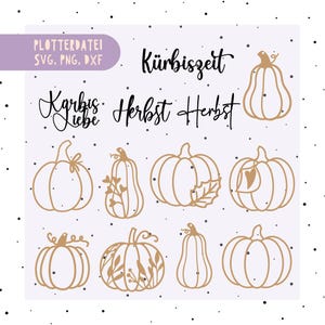 Può includere: Un design digitale con illustrazioni di zucche dorate e testo in tedesco, tra cui "Kürbiszeit" e "Herbst". Lo sfondo è viola chiaro con piccoli punti neri. Il design è etichettato come SVG, PNG e DXF.