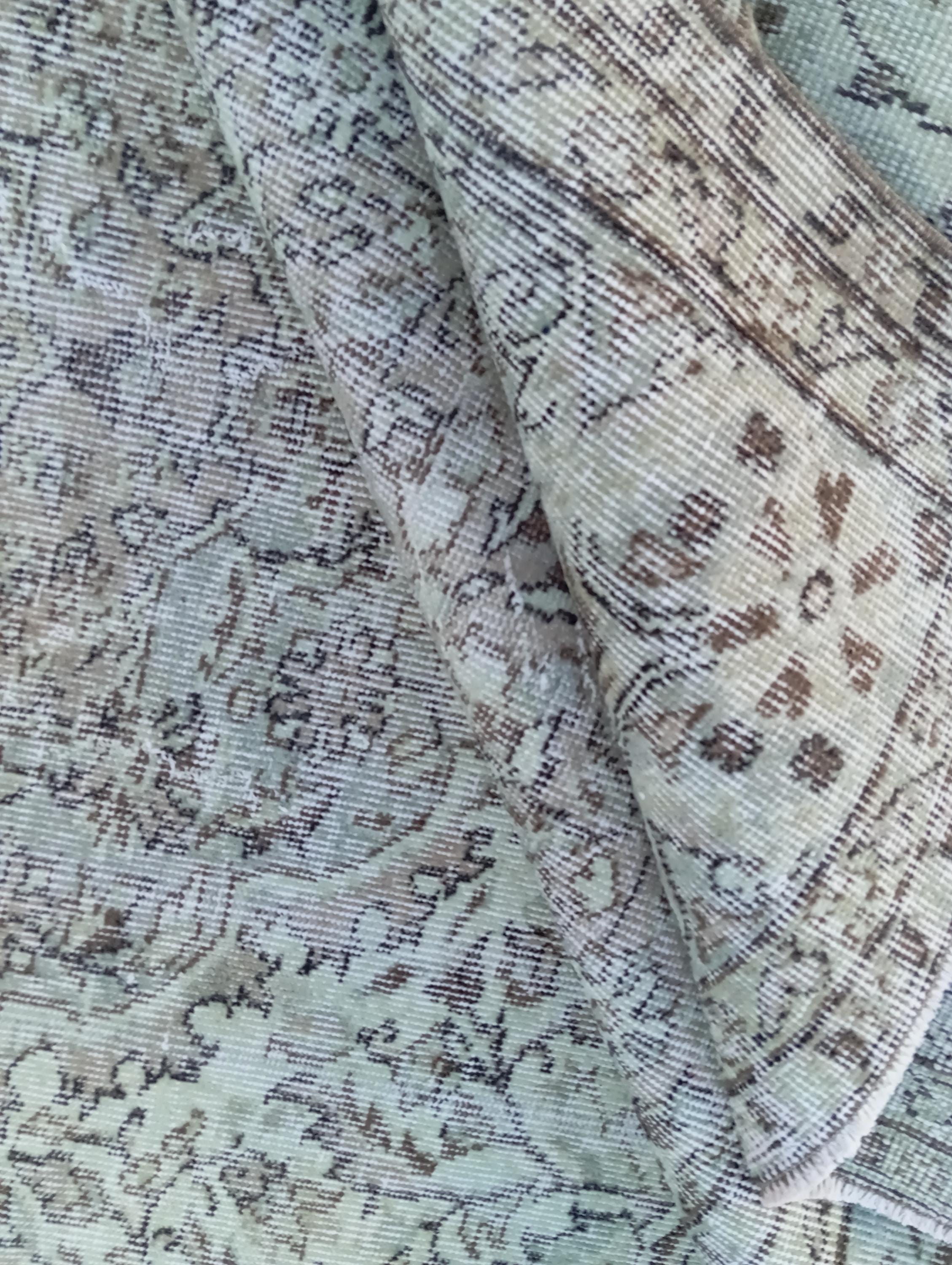 Vintage Heriz Rug 6.11x9.8: Antique Turkish Wool Area Rug