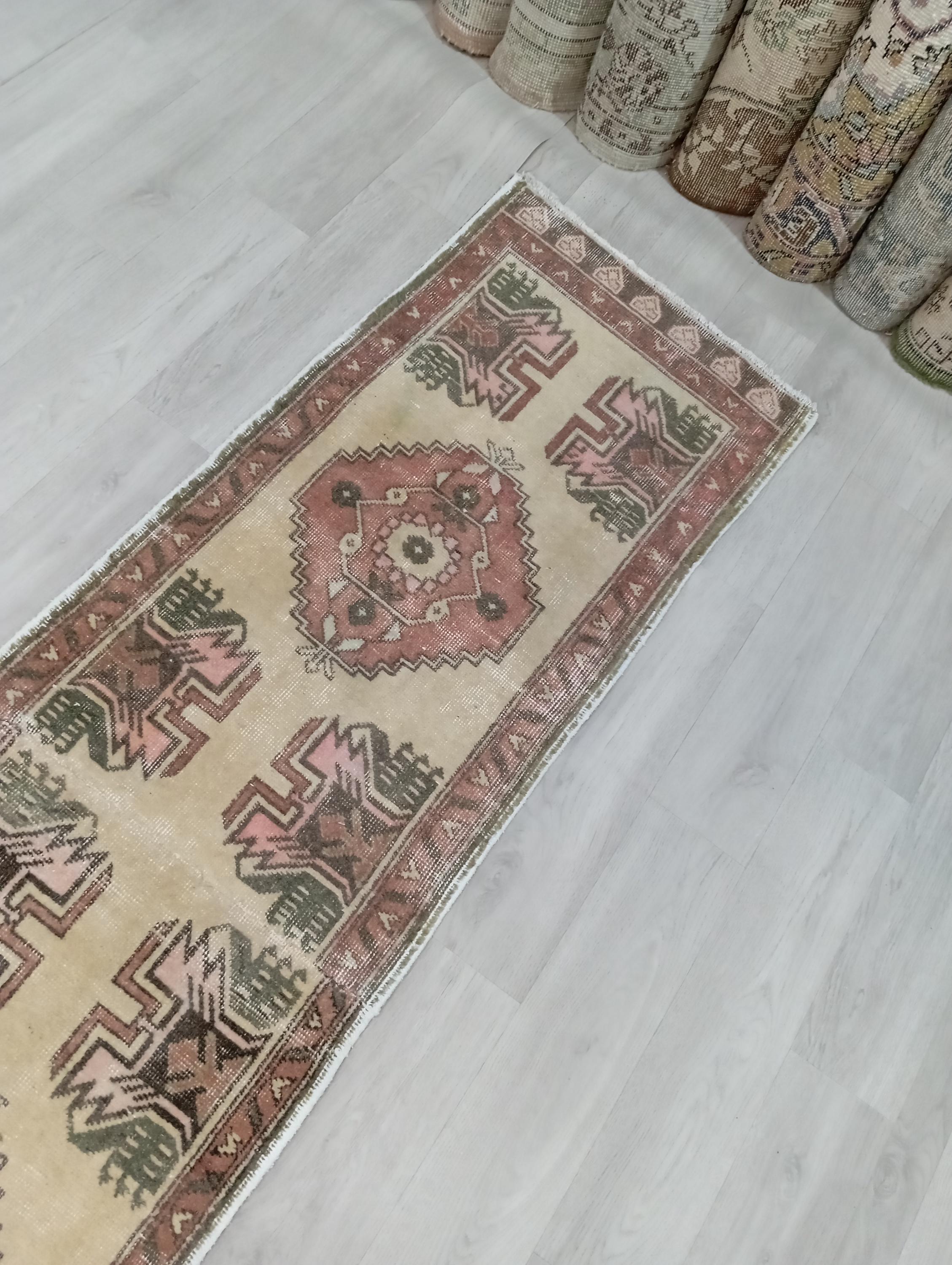 ヴィンテージ ウシャック トルコラグ 2x6：ハンドメイドウール 玄関