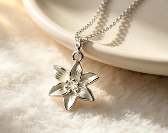 Personalized Lily White Flower Necklace, Silver Lily Pendant Necklace, Easter Lily Jewerly, Birthday Gift for Her, Bridesmaid Gift
