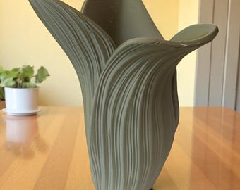 Leaf Vase for Indoor Plants – 3D Printed Nature-Inspired Textured, Modern Home Decor for Dried Flowers