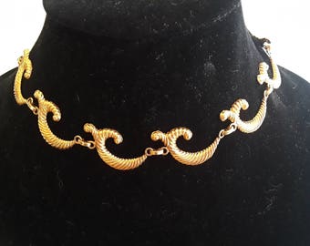 Vintage 1930/40s Gold Necklace/choker.