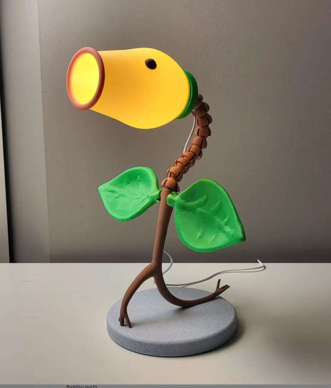 Bellsprout plant lamp from Pokémon - Green