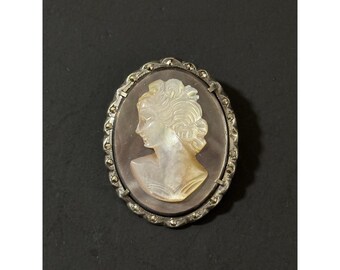 Broche colgante antiguo con camafeo de concha de marcasita, tono plata, estampado 558 o 800.
