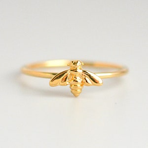 Minimalist Gold Bee Ring, Gold Ring for Women, Dainty Thumb Ring, Simple Bumble Bee Jewelry Gift, Unique Statement Ring, Size 5 6 7 8 9 10