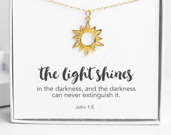 Solhalsband, Bibelversmycken Johannes 1:5, Dopgåva Flicka, Kristet Halsband, Trosmycken för Kvinnor Tonåring, Skriftsmycken för Henne