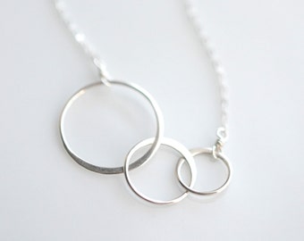 Sterling Silver Interlocking Circles Necklace - Everyday Minimalist Necklace - Silver Circle Necklace - Minimal Circles Necklace