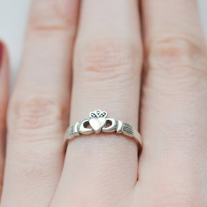 Sterling Silber Claddagh Ring für Frauen, irischer Ehering, keltischer Ring, minimalistischer Schmuck, einfache Freundschaftsringe, Größe 2 - 10