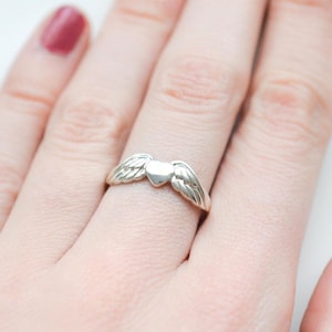 Sterling Silver Angel Wing Ring, Guardian Angel Ring for Women, Simple Heart Ring, Memorial Jewelry, Gift In Memory Of, Size 5 6 7 8 9 10