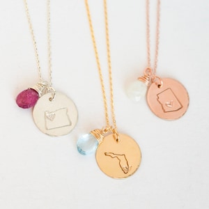 Collier d'État en argent sterling avec pierre de naissance, cadeau meilleur ami à longue distance, breloque d'État personnalisée, bijoux estampés personnalisés amitié