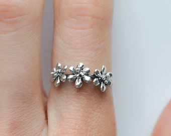 Sterling Silver Daisy Ring, Delicate Flower Ring Silver Dainty Ring for Women, Minimalist Daisy Nature Ring, Simple Daisy Flower Ring