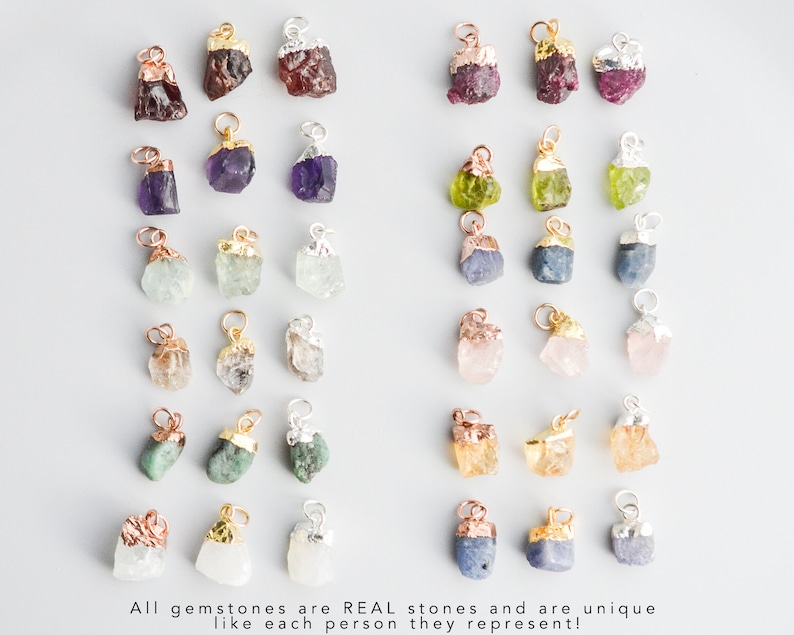 Puede incluir: Una colecci&oacute;n de 36 colgantes de piedras preciosas &uacute;nicos, cada uno con un color y una forma diferentes. Los colgantes est&aacute;n hechos de piedras reales y son perfectos para la elaboraci&oacute;n de joyas o manualidades.