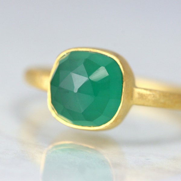 Gold May Birthstone Ring - Green Gemstone Gold Ring - Gold Bezel Set Gemstone Ring - Dainty Green Gemstone Ring - Cushion Cut Ring