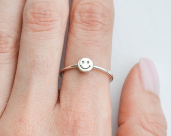 Sterling Silver Smiley Face Ring, Y2K Rings, Preppy Jewelry, Dainty Aesthetic Smileyface Ring, Be Happy Ring, Delicate Happy Face Ring