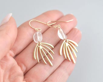 Brincos longos de folha de ouro, brincos minimalistas de cristal de quartzo, joias abstratas elegantes, brincos modernos de ouro pendurados, brincos simples para o dia a dia