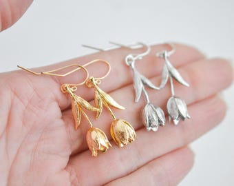 Gold or Silver Tulip Earrings, Flower Dangle Earrings, Botanical Blossom Drops, Nature Inspired Jewelry, Sweet Floral Earrings, Modern Style