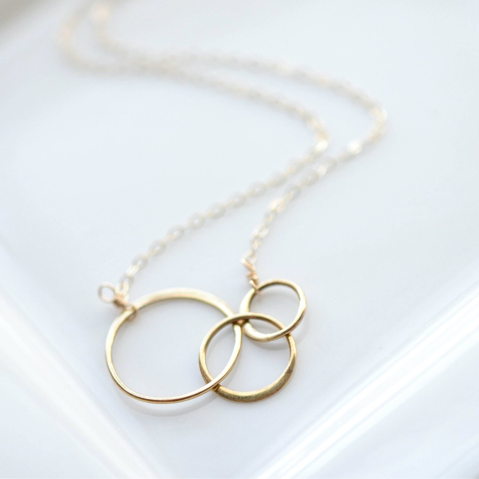 Silver necklace interlocking circles Clearance