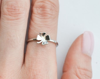 Sterling Silver Four Leaf Clover Ring, Dainty Irish Jewelry, Index Finger Good Luck Ring, Simple Shamrock Ring, St Patricks Day Jewelry
