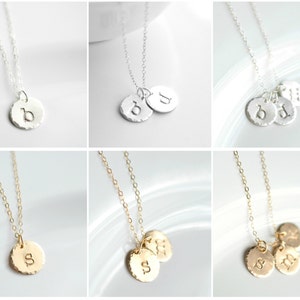 Collar de oro o plata esterlina para mamá con iniciales para niños para 1, 2, 3, 4, 5 - Collar de letras personalizado para mujeres - Monograma de regalo personalizado para amigos