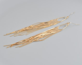 Brincos longos de ouro, brincos pendentes com borlas, brincos com franjas de cristal de quartzo e ouro, joias para o festival Boho