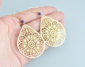 Brincos de mandala de filigrana dourada com lápis-lazúli, brincos boho em formato de lágrima, joias pendentes leves, brincos boho de ouro