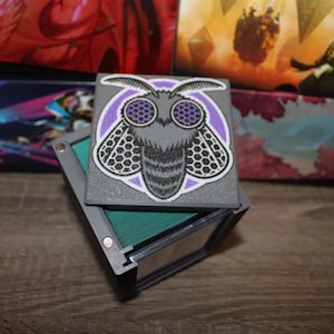 MTG EDH Commander Showcase Deck Box - Wise Mothman - Single