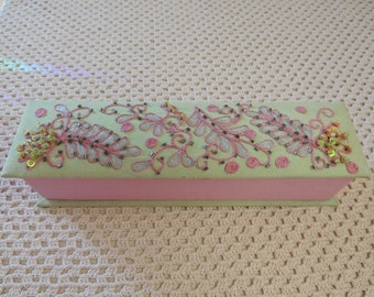 Beaded Ring Box. Vintage Pink and Green Long and Narrow Fabric Jewelry Box. Embroidery and Beads Trinket Lidded Box. Holds 10 rings.